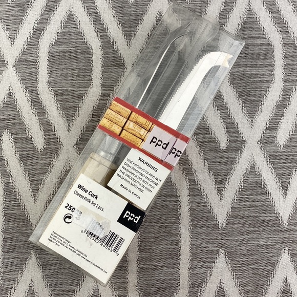 Wine Cork Cheese Knife Set NWT (not actual cork) - Picture 2 of 3